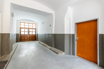 Prodej bytu 1+kk v osobním vlastnictví 29 m², Praha 4 - Nusle