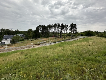 Prodej pozemku 1666 m², Vysoký Újezd
