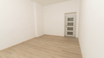 pokoj 2 - Prodej bytu 2+kk v osobním vlastnictví 46 m², Praha 3 - Žižkov