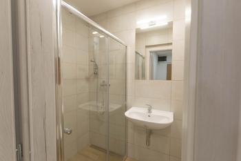 koupelna  - Prodej bytu 2+kk v osobním vlastnictví 46 m², Praha 3 - Žižkov