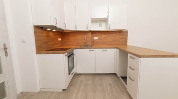kuchyň - Prodej bytu 2+kk v osobním vlastnictví 46 m², Praha 3 - Žižkov