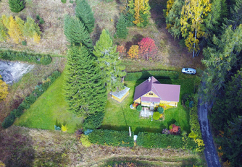 Pohled na chatu z dronu - Prodej chaty / chalupy 76 m², Nejdek