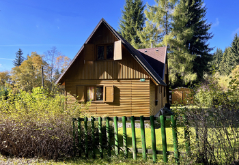 Pohled na chatu z cesty - Prodej chaty / chalupy 76 m², Nejdek 