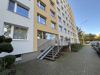 Dům - Prodej bytu 2+kk v osobním vlastnictví 48 m², Kladno