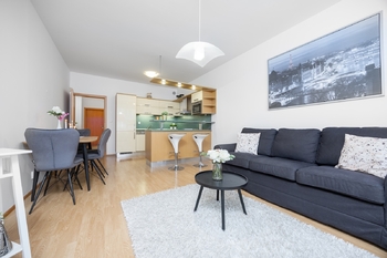 Obývací pokoj s kuchyňským koutem - Prodej bytu 2+kk v osobním vlastnictví 67 m², Praha 5 - Zličín