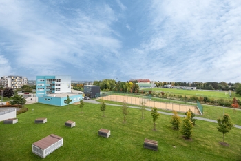 Zeleň i sportoviště kousek od domu - Prodej bytu 2+kk v osobním vlastnictví 67 m², Praha 5 - Zličín