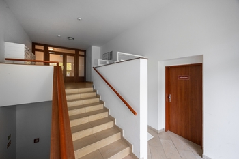 Kočárkárna k dispozici - Prodej bytu 2+kk v osobním vlastnictví 67 m², Praha 5 - Zličín