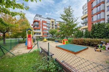 Spousta hřišť v okolí - Prodej bytu 2+kk v osobním vlastnictví 67 m², Praha 5 - Zličín