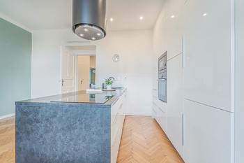 Prodej bytu 3+kk v osobním vlastnictví 93 m², Praha 5 - Smíchov