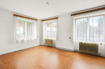 Prodej domu 307 m², Zlosyň