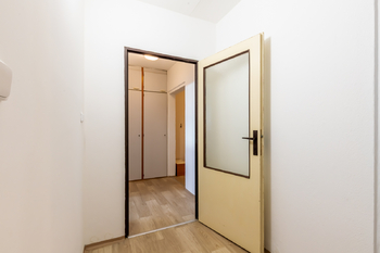 předsíň - Prodej bytu 2+kk v osobním vlastnictví 47 m², Praha 6 - Ruzyně