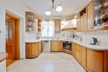 Prodej domu 256 m², Suchdol