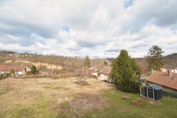 výhled z okna - Pronájem bytu 1+kk v osobním vlastnictví 32 m², Libčice nad Vltavou