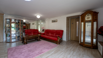 Obývací pokoj s kuchyňským koutem - Prodej domu 145 m², Dětkovice