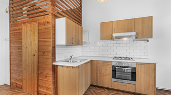 Kuchyně bytu s koupelnou - Pronájem bytu 1+1 v osobním vlastnictví 41 m², Praha 2 - Vinohrady
