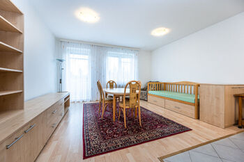 Pronájem bytu 1+kk v osobním vlastnictví 30 m², Praha 8 - Čimice