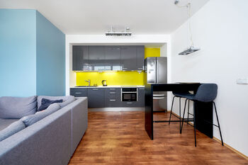 pohled kuchyň - Pronájem bytu 2+kk v osobním vlastnictví 63 m², Praha 4 - Modřany