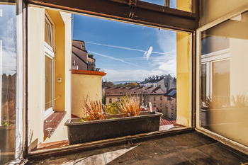 POHLED Z OKNA - Pronájem bytu 1+1 v osobním vlastnictví 43 m², Praha 7 - Holešovice