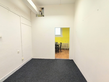 Pronájem kancelářských prostor 61 m², Praha 8 - Kobylisy