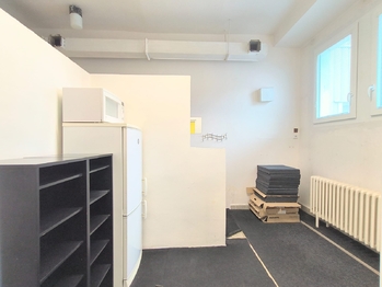 Pronájem kancelářských prostor 61 m², Praha 8 - Kobylisy