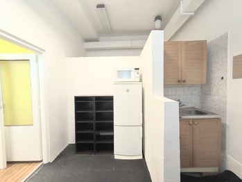 Pronájem kancelářských prostor 61 m², Praha 8 - Kobylisy