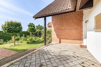 Zadní terasa - Prodej domu 284 m², Praha 6 - Přední Kopanina