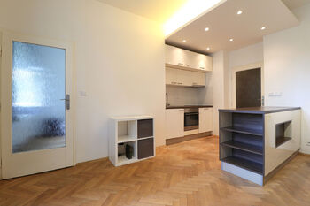 Obývací pokoj + kk - Pronájem bytu 2+kk v osobním vlastnictví 46 m², Praha 10 - Vršovice 