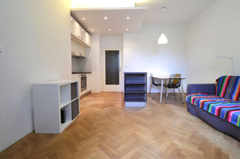 Obývací pokoj + kk - Pronájem bytu 2+kk v osobním vlastnictví 46 m², Praha 10 - Vršovice