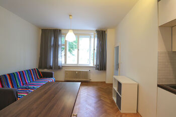 Obývací pokoj + kk - Pronájem bytu 2+kk v osobním vlastnictví 46 m², Praha 10 - Vršovice