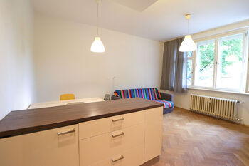 Obývací pokoj + kk - Pronájem bytu 2+kk v osobním vlastnictví 46 m², Praha 10 - Vršovice