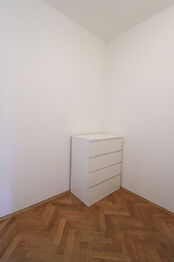 Šatna - Pronájem bytu 2+kk v osobním vlastnictví 46 m², Praha 10 - Vršovice