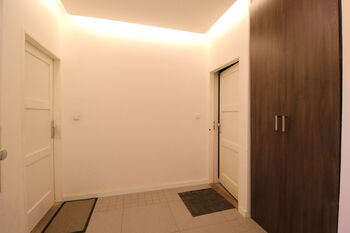 Společná chodba - Pronájem bytu 2+kk v osobním vlastnictví 46 m², Praha 10 - Vršovice