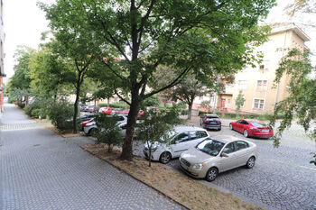 Pohled z okna - Pronájem bytu 2+kk v osobním vlastnictví 46 m², Praha 10 - Vršovice