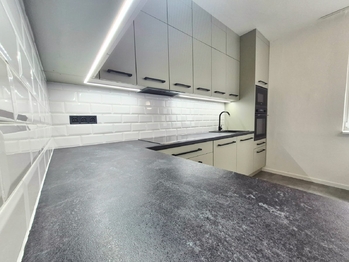 Pronájem bytu 2+1 v osobním vlastnictví 77 m², Praha 6 - Dejvice