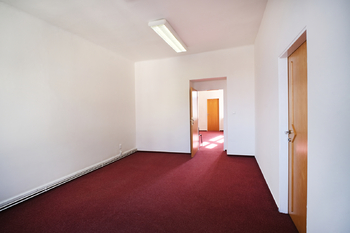 +420 604 191 744 I denisa.myslivcova@re-max.cz - Pronájem kancelářských prostor 90 m², Ostrava