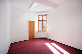 +420 604 191 744 I denisa.myslivcova@re-max.cz - Pronájem kancelářských prostor 90 m², Ostrava