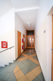 +420 604 191 744 I denisa.myslivcova@re-max.cz - Pronájem kancelářských prostor 90 m², Ostrava