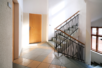 +420 604 191 744 I denisa.myslivcova@re-max.cz - Pronájem kancelářských prostor 90 m², Ostrava