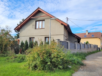 Prodej domu 348 m², Neumětely