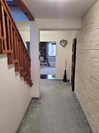Chodba přízemí. - Prodej domu 348 m², Neumětely