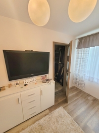 Ložnice vstup do šatny. - Prodej domu 348 m², Neumětely