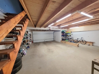 Garáž. - Prodej domu 348 m², Neumětely