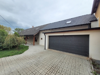 Prodej domu 348 m², Neumětely