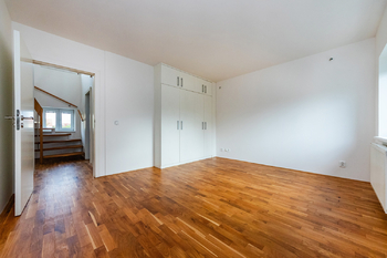 Pronájem domu 160 m², Praha 4 - Záběhlice