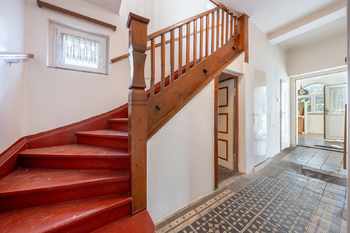 Schody do 1. patra - Prodej domu 182 m², Teplice