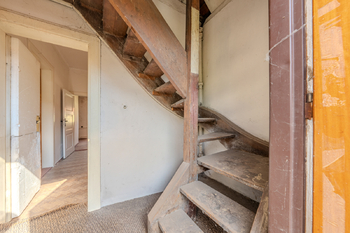 Schody do podkroví - Prodej domu 182 m², Teplice