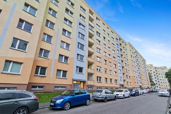 Pohled na dům - Pronájem bytu 2+1 v družstevním vlastnictví 43 m², Ústí nad Labem