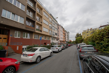 Prodej bytu 2+1 v osobním vlastnictví 75 m², Praha 6 - Střešovice