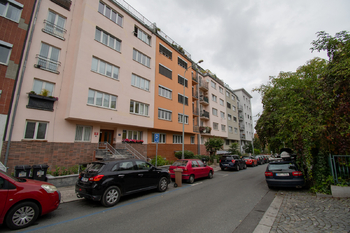 Prodej bytu 2+1 v osobním vlastnictví 75 m², Praha 6 - Střešovice