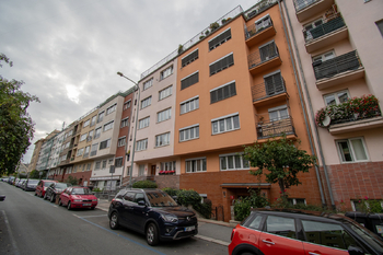 Prodej bytu 2+1 v osobním vlastnictví 75 m², Praha 6 - Střešovice